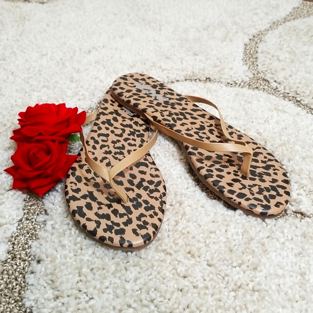 Aerie leopard print flip flop size 6